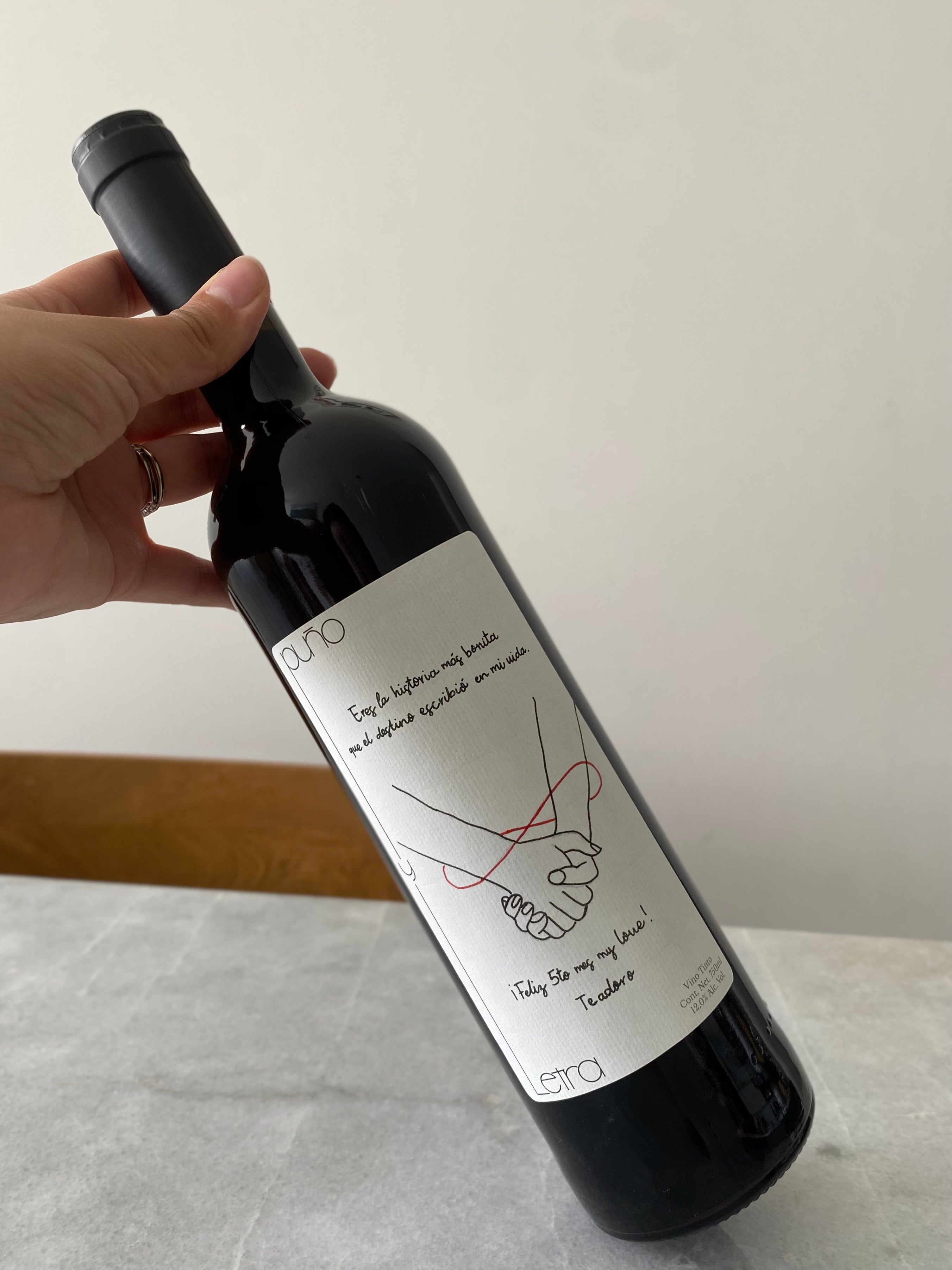 Vino Puño y Letra